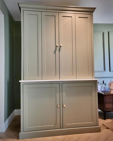 Bifold Shaker Dresser
