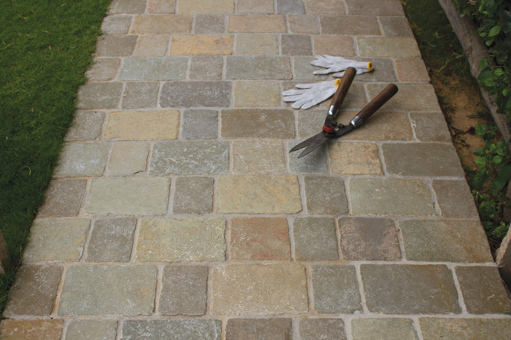 W&S Roman Farmhouse Limestone - Pave Sett